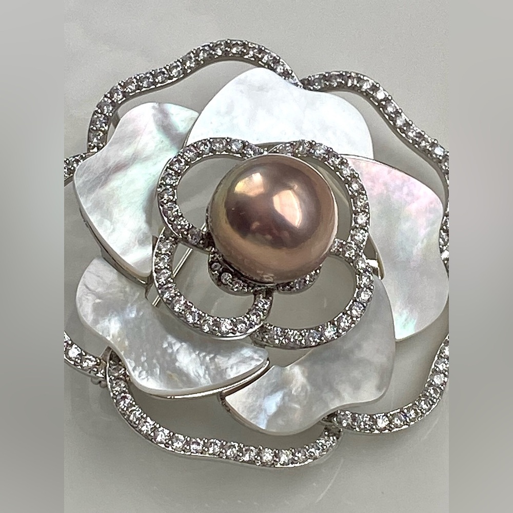 P240-Handmade Metallic Edison Pearl And Mother-of-Pearl Flower Brooch/Pendant - Picture 11 of 11